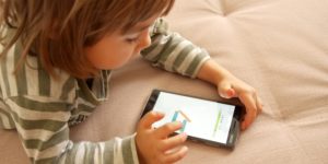 recomendações sobre TV, tablet e smartphones para crianças
